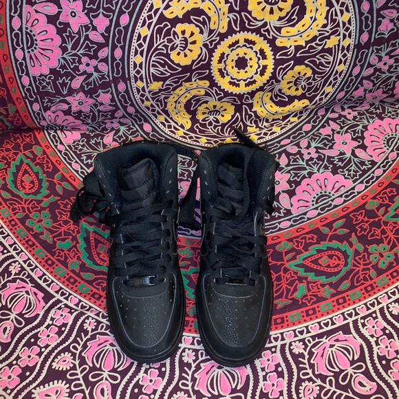 Black high top Air Force 1s - Picture 2 of 4